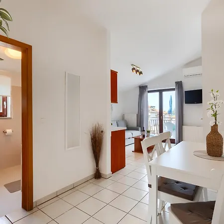 Apartment Spadici Mit 2 Schlafzimmern 300m Bis Zum Porec