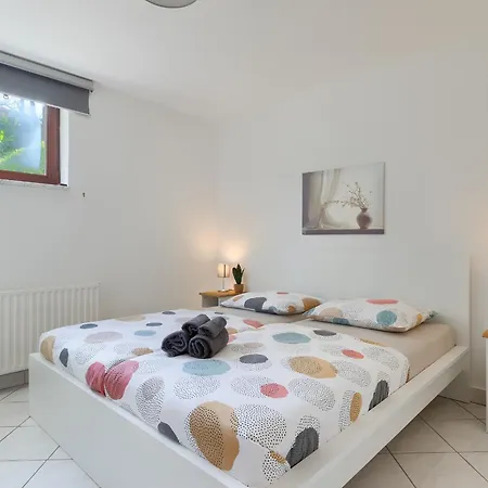 Spadici Mit 2 Schlafzimmern 300m Bis Zum Apartment Porec