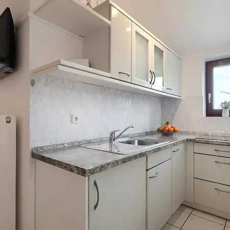 Apartment Spadici Mit 2 Schlafzimmern 300m Bis Zum Porec