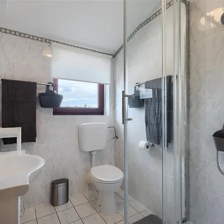 Apartman Spadici Mit 2 Schlafzimmern 300m Bis Zum Porec
