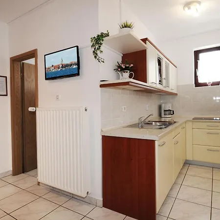 Spadici Mit 2 Schlafzimmern 300m Bis Zum Apartment Porec